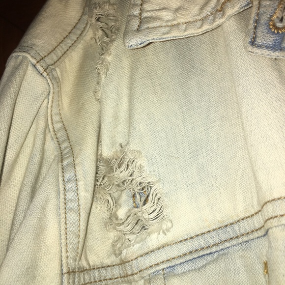Forever 21 classic denim. Faded ripped jean jacket - Picture 3 of 4